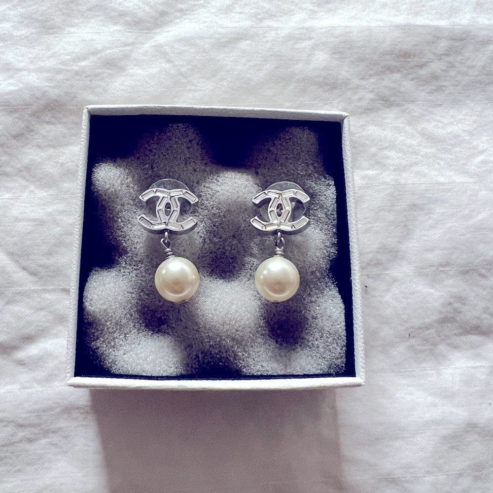 Authentic Chanel Costume Jewelry Silver Crystal Pearls Drop Earrings